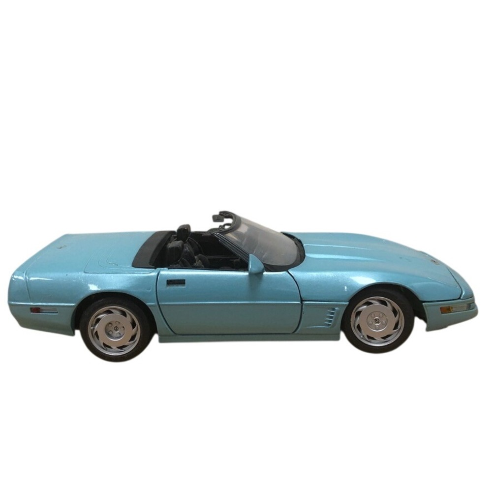 Maisto Chevrolet Corvette C4 Convertible 1/18 Scale Light Blue Diecast Model Car